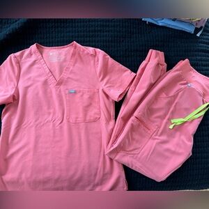 Figs Hot Coral (pink) scrub set